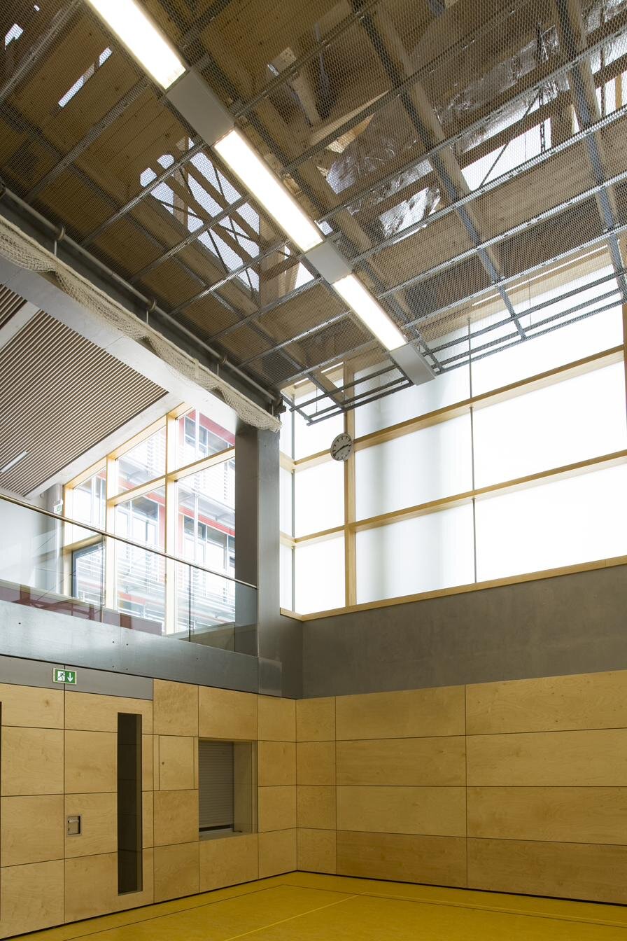 OKALUX K capillary daylighting glazing diffusing daylight into the Traunreut sports hall interior