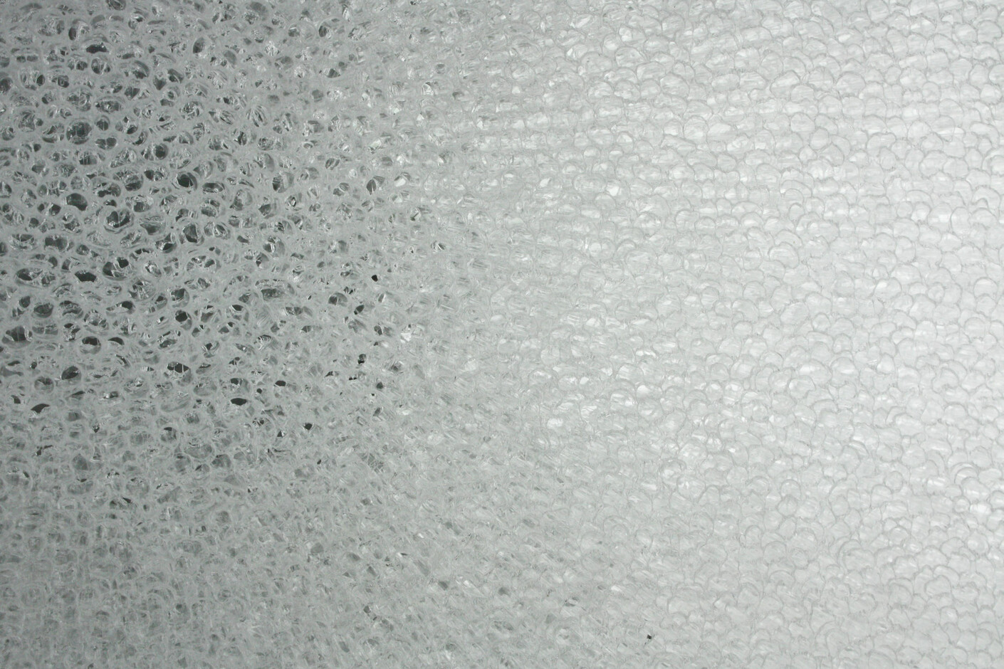 KAPILUX T vs W capillary structure — macro photograph showing transparent vs white tube comparison